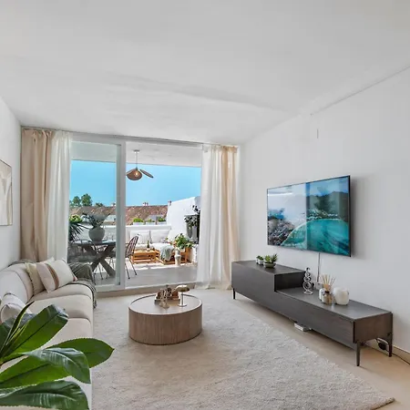 Luxury 2br Near Puerto Banus W Sea Views شقة *
