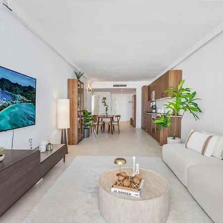 Luxury 2br Near Puerto Banus W Sea Views شقة *