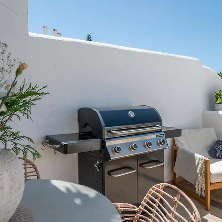 Luxury 2br Near Puerto Banus W Sea Views شقة *