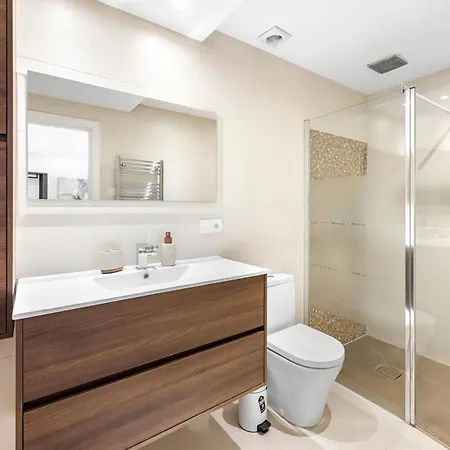 Luxury 2br Near Puerto Banus W Sea Views شقة *