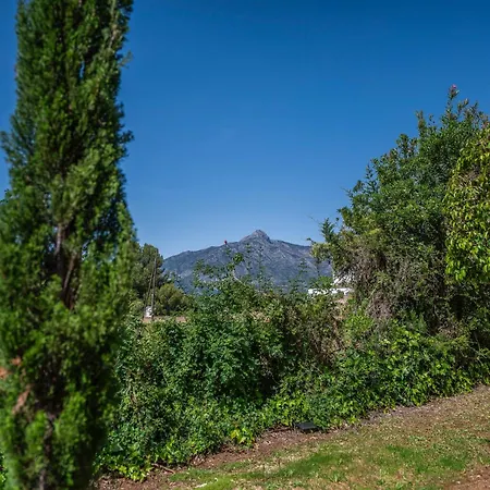 Luxury 2br Near Puerto Banus W Sea Views شقة *